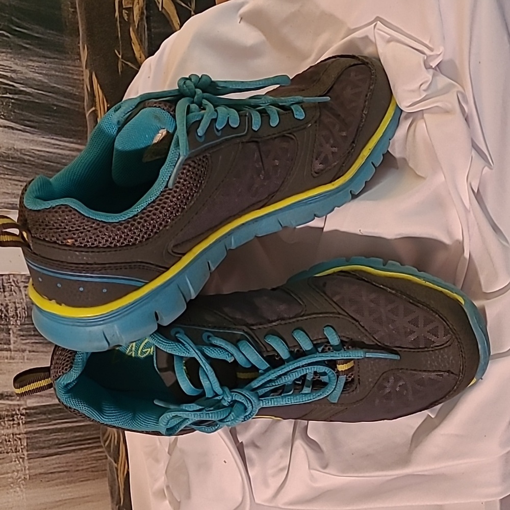 LA Gear Shannon Womens 9 athletic activewear sneaker Shoes teal and lime green